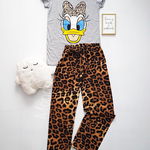 Pijama dama ieftina din bumbac cu pantaloni lungi animal print si tricou gri cu imprimeu DS