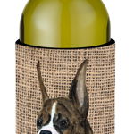 Caroline`s Treasures Brindle Boxer pe Faux Burlap cu conuri de pin sticla Hugger Maro Wine Bottle, 