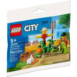 Jucarie 30590 City Farm Garden with Scarecrow Construction Toy, LEGO