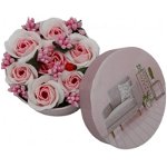 Aranjament floral 7 trandafiri cutie rotunda, flori de sapun, alb roz,, 