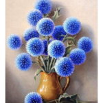 Tablou GM520, Vaza cu flori albastre de ciulin, Pictura cu Diamante, Goblen cu pietre 5D, cu rama de lemn, 40 x 50 cm, Krista