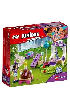 LEGO® Juniors Petrecerea Emmei 10748