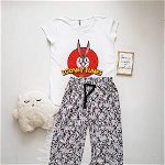 Pijama dama ieftina din bumbac cu pantaloni lungi gri si tricou alb cu imprimeu BB Looney Tunes