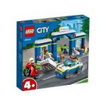 LEGO\u00ae City Police Chase at the police station 60370